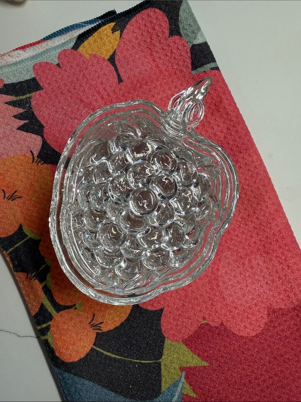 Vintage set of 8 Clear Glass Grape Dish - Decorative Fruit Bowl